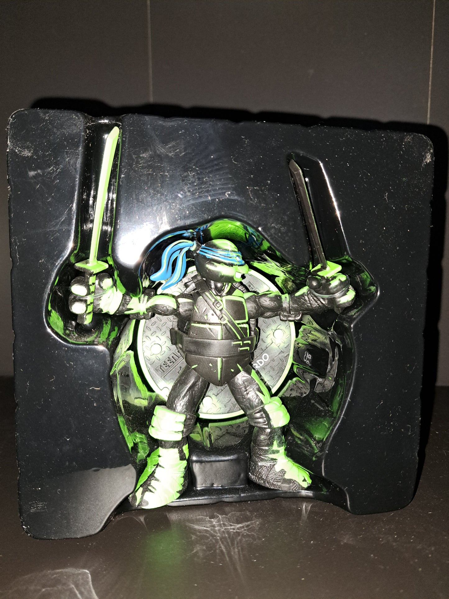 Playmates 2012 SDCC Limited Edition Ninja Turtle Night Shadow LEONARDO
