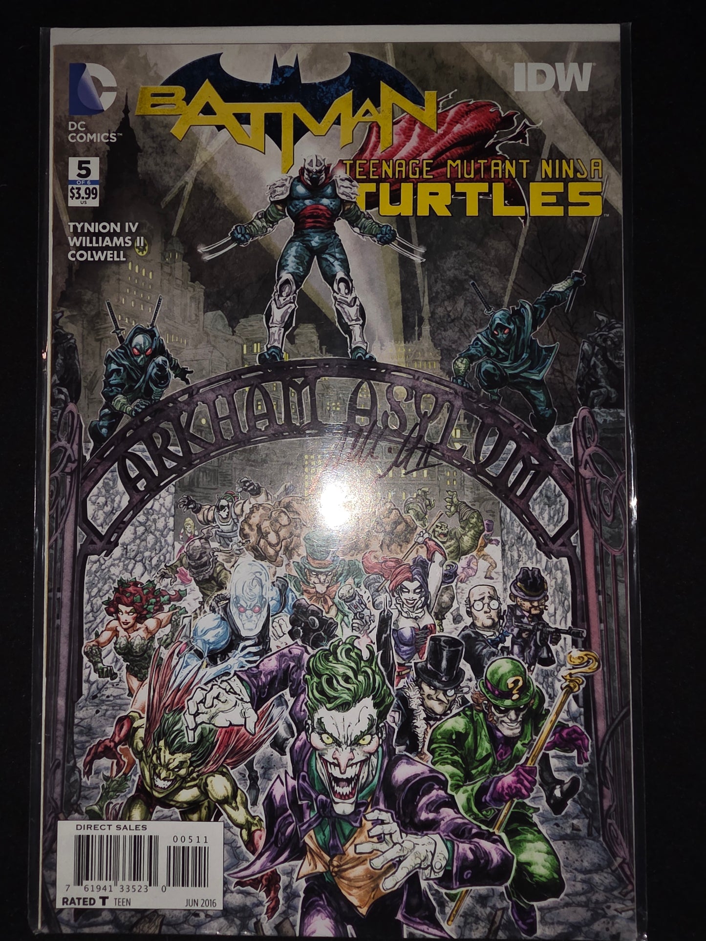 BATMAN / TEENAGE MUTANT NINJA TURTLES #5 signed by Freddie Williams no COA