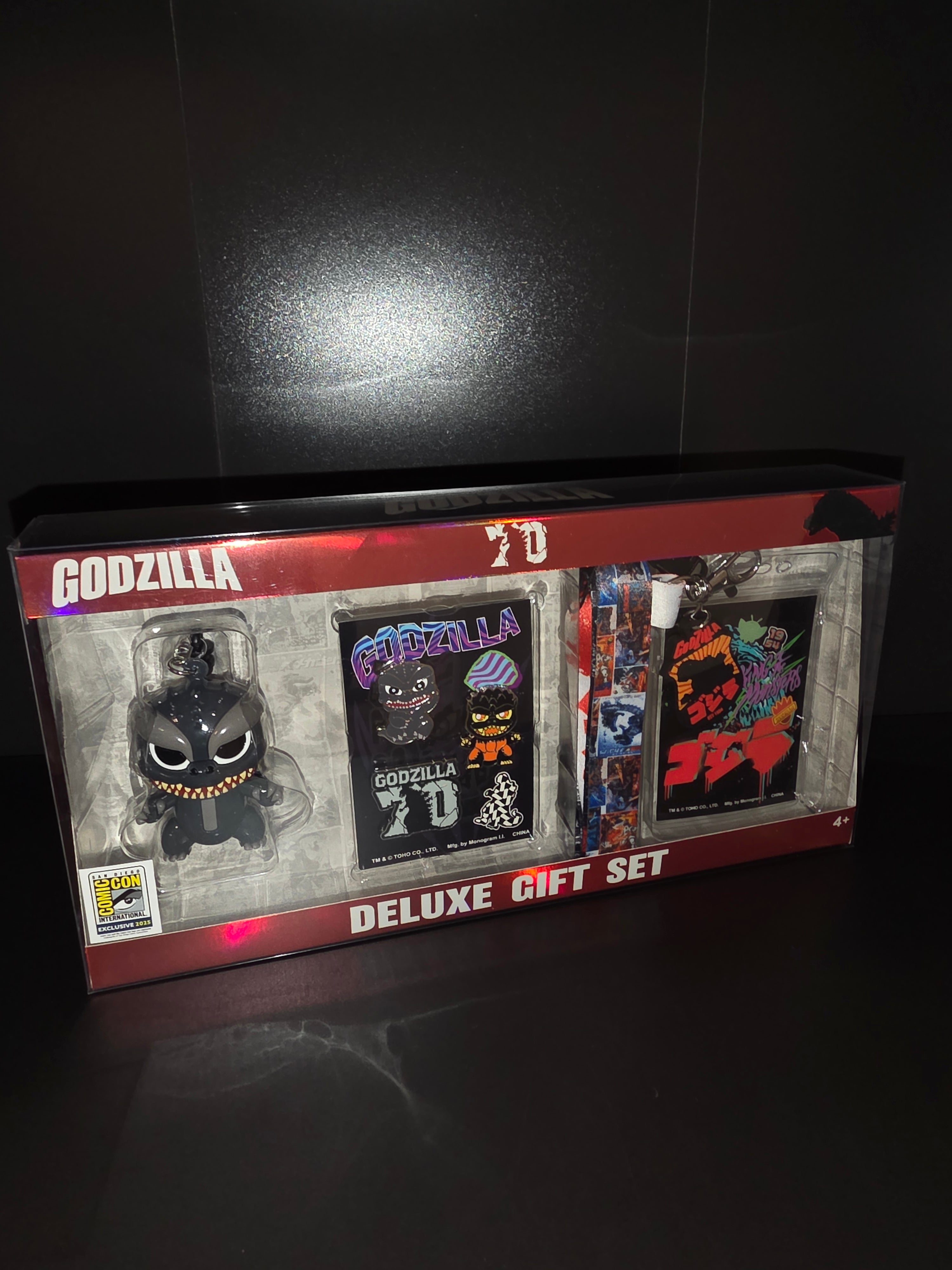 SDCC 2025 Exclusive Monogram Godzilla Deluxe Gift Set 70th Anniversary ...