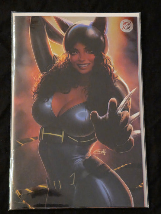 ABSOLUTE CATWOMAN #1 MIKI OKAZAKI SPOT FOIL VIRGIN LIMITED TO 999
